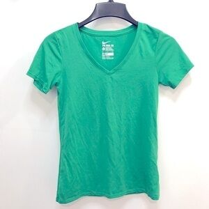 𝅺THE Nike Tee Green Drifit women’s athletic shirt
